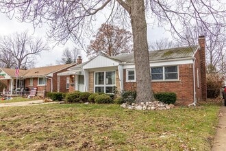 2000 Woodside St in Dearborn, MI - Building Photo - Building Photo