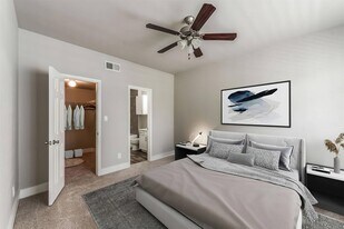 19100 Glenwest Dr in Friendswood, TX - Building Photo