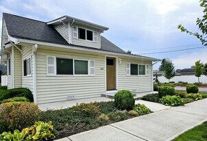 6211 Parker Rd E in Sumner, WA - Building Photo