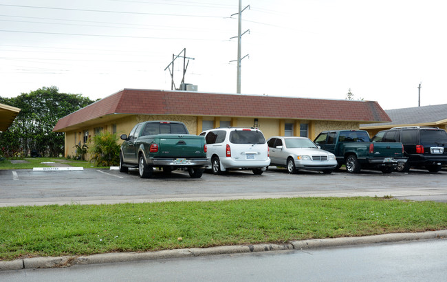 641 Kathy Ln in Margate, FL - Foto de edificio - Building Photo