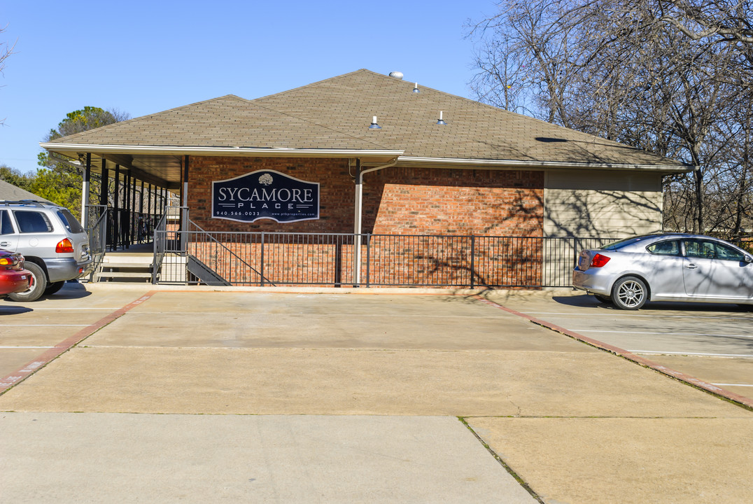 Sycamore Place in Denton, TX - Foto de edificio