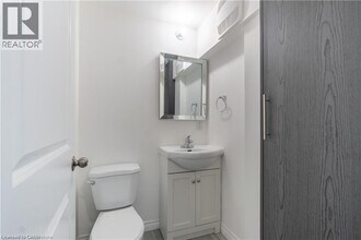 107 Victoria Ave N in Hamilton, ON - Building Photo - Building Photo