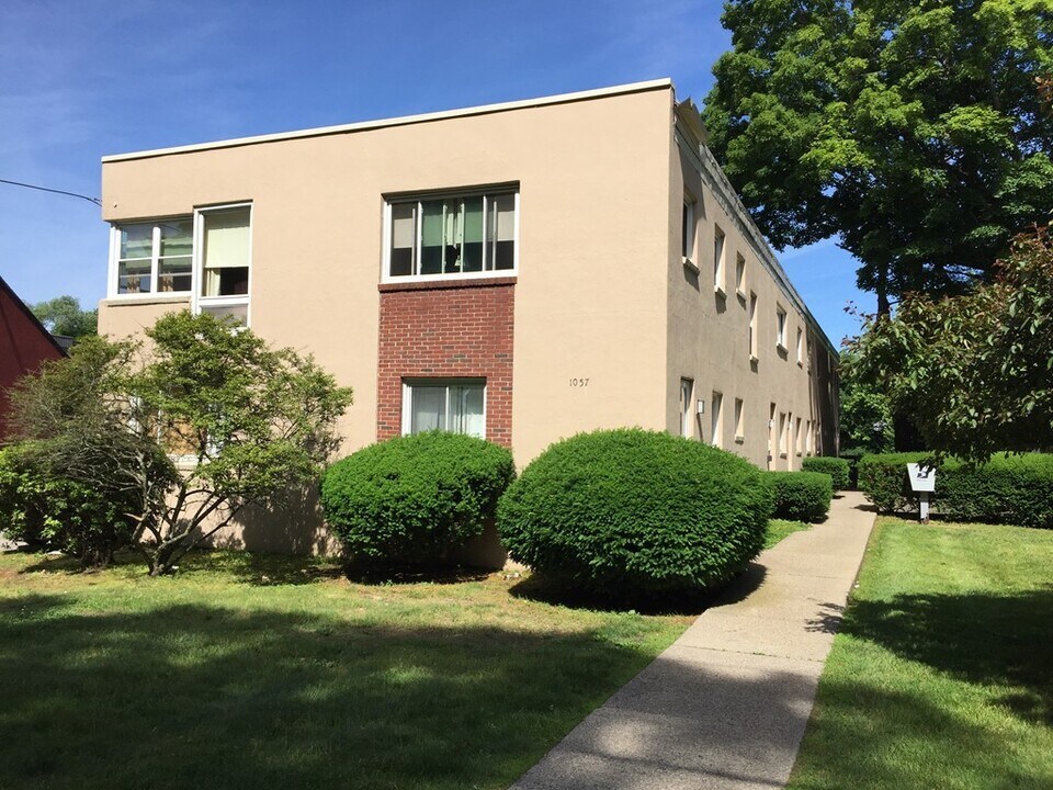 1057 Main St-Unit -8 in Walpole, MA - Building Photo