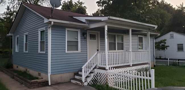 property at 301 W Terrell St