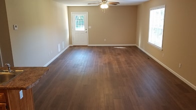 523 Stoney Mountain Rd in Hendersonville, NC - Building Photo - Building Photo