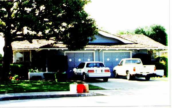 2070-2072 Towne & Country Ln in Santa Clara, CA - Building Photo - Building Photo