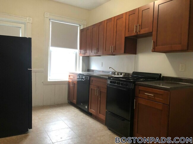 11 Mt Hood Rd in Boston, MA - Building Photo - Building Photo