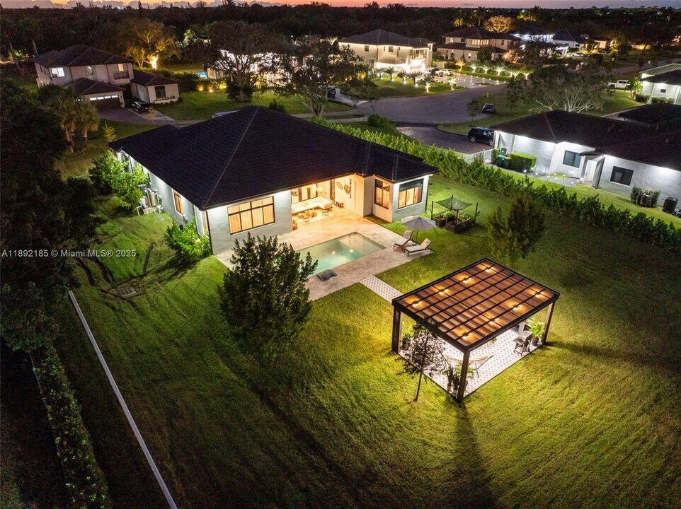5000 SW 159th Ave in Southwest Ranches, FL - Building Photo