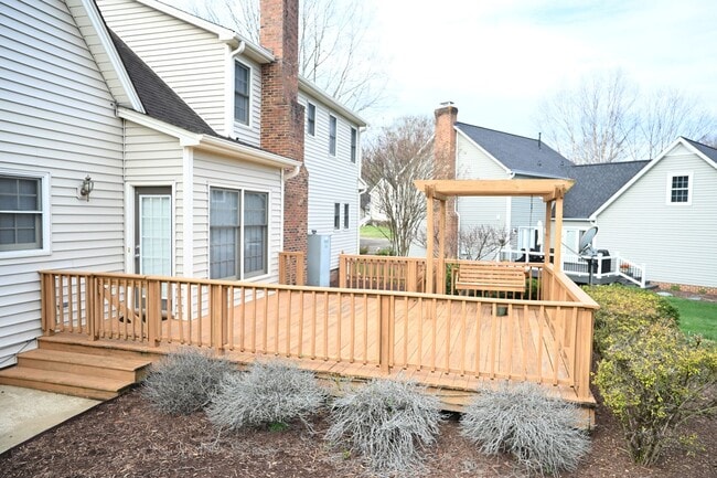 223 Oakland Dr in Burlington, NC - Building Photo - Building Photo