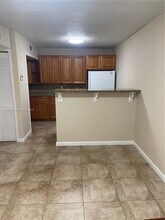 10811 SW 48th Terrace-Unit -B in Miami, FL - Foto de edificio - Building Photo