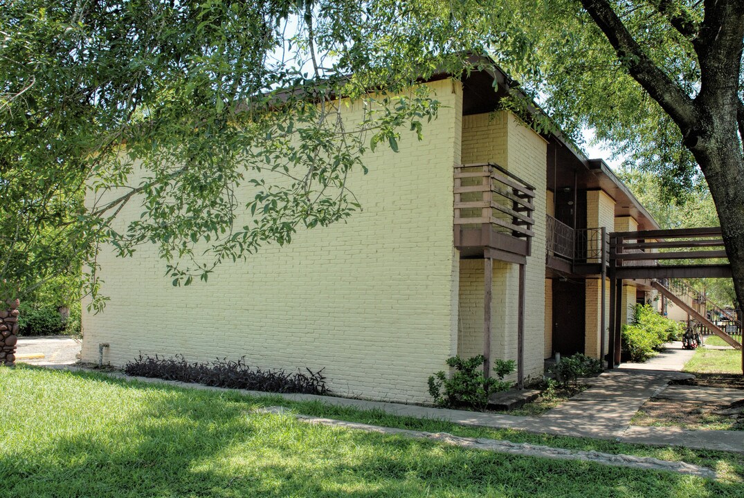 The Oberon in Pasadena, TX - Building Photo