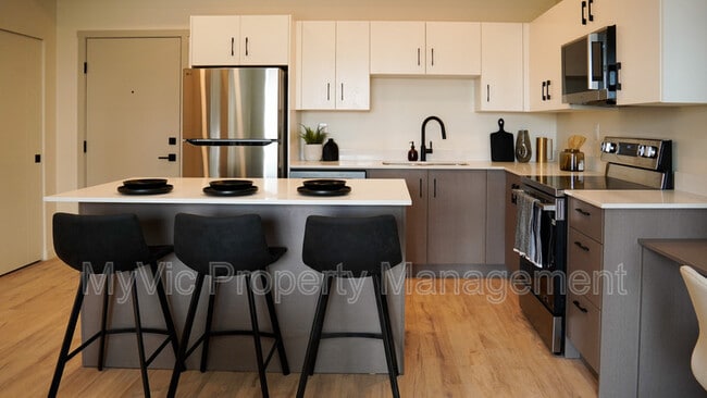 355 Clareview Station Dr NW in Edmonton, AB - Building Photo - Building Photo