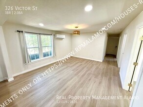 326 Victor St in San Antonio, TX - Building Photo - Building Photo