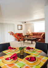 Country Club Apartments in Hampton, VA - Foto de edificio - Building Photo