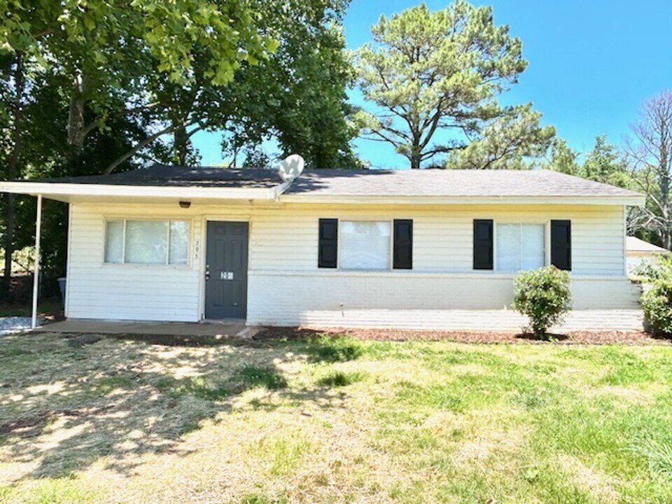 205 Victory Ln NE in Huntsville, AL - Building Photo