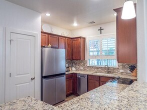 55 Tournament Way in The Hills, TX - Building Photo - Building Photo