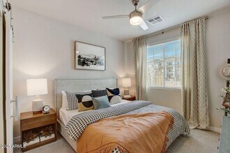 28201 N Black Cyn Hwy, Unit 2 in Phoenix, AZ - Building Photo - Building Photo