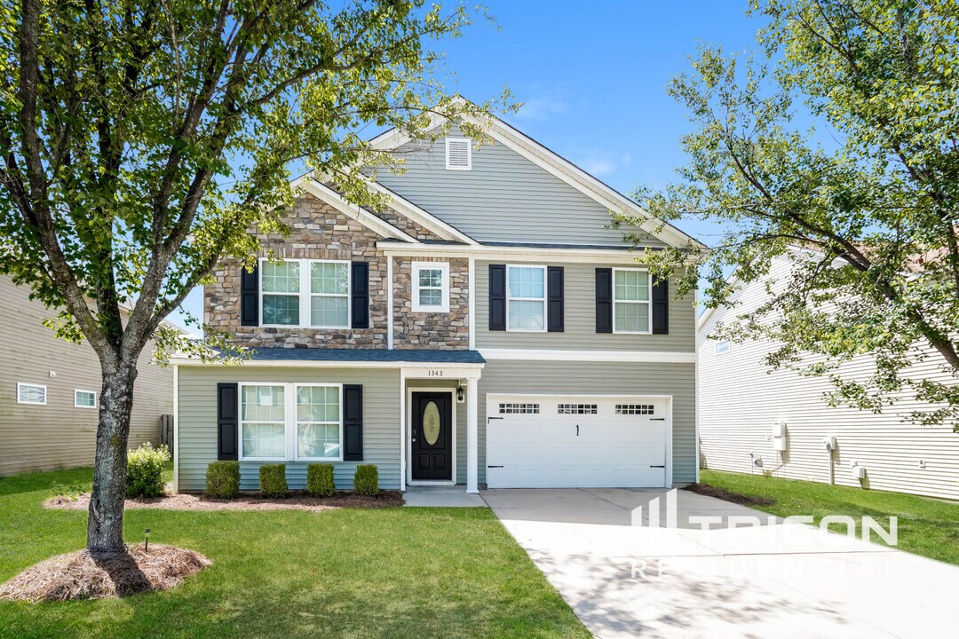 1343 Green Turf Ln in Elgin, SC - Foto de edificio