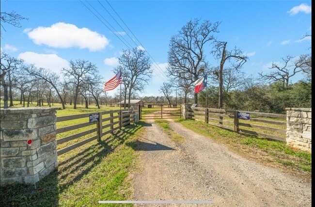 22349 FM359 in Hempstead, TX - Foto de edificio - Building Photo
