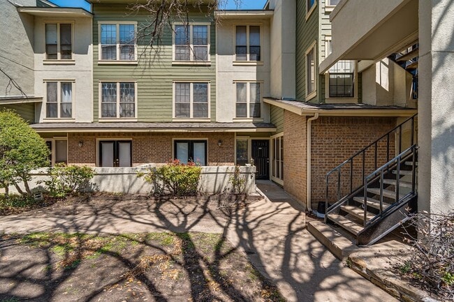 9611 Walnut St, Unit 1106 in Dallas, TX - Foto de edificio - Building Photo