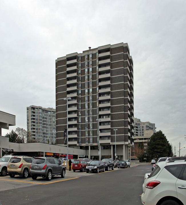 Concourse Apartments in Toronto, ON - Building Photo