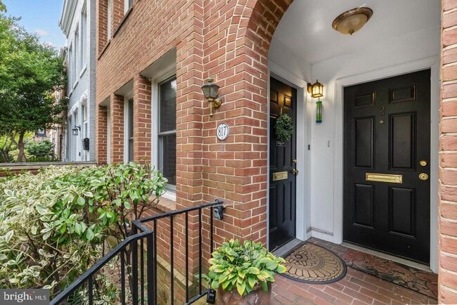 817 E St SE in Washington, DC - Building Photo - Building Photo