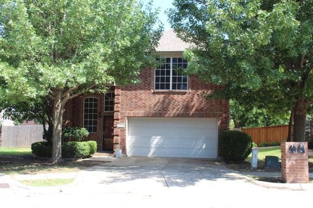 property at 2741 Lynx Ln