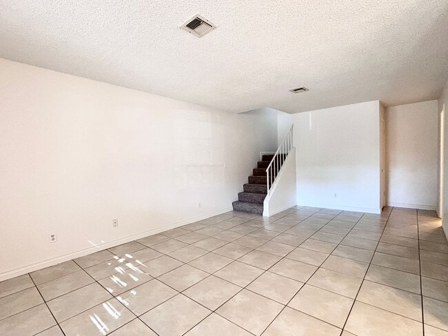 1028 Willow Tree Dr in Las Vegas, NV - Building Photo - Building Photo