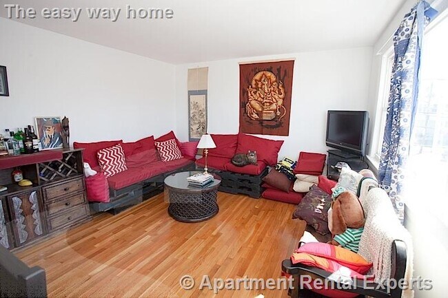 22 Murdock St, Unit #2 in Somerville, MA - Building Photo - Building Photo