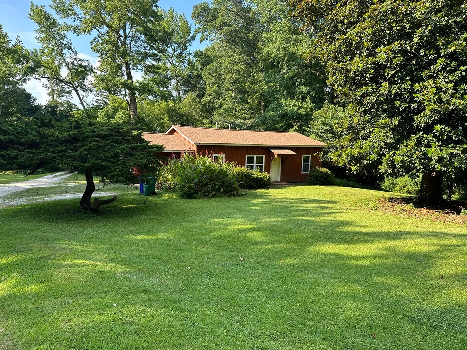 5066 Rockbridge Rd SW in Stone Mountain, GA - Foto de edificio