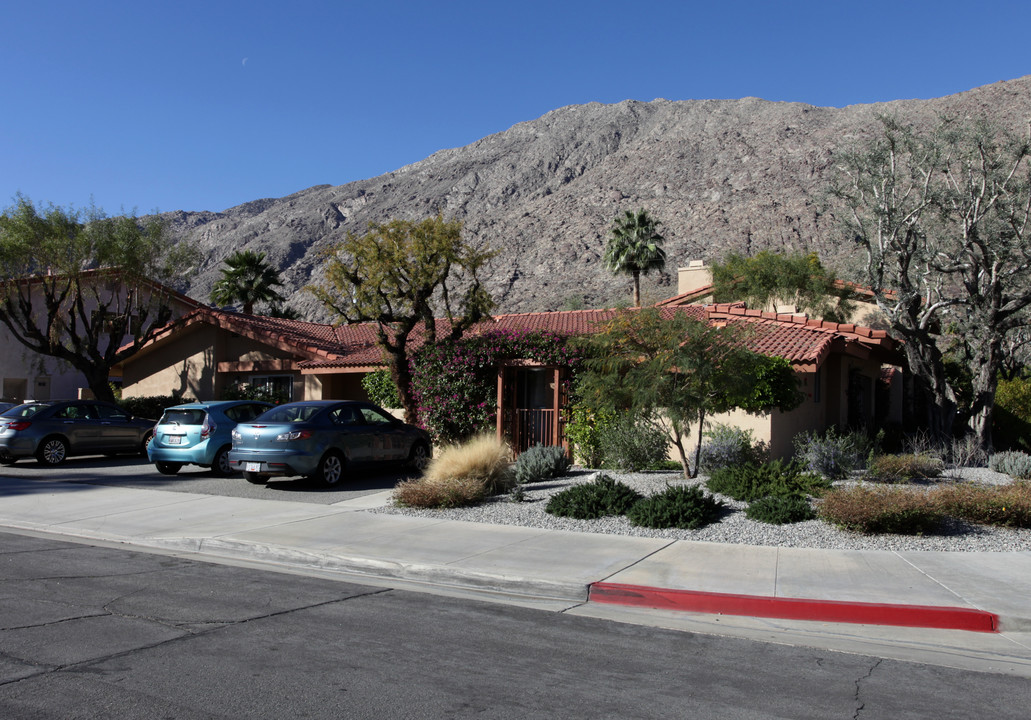 219-225 S Cahuilla Rd in Palm Springs, CA - Building Photo