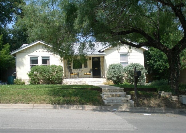 3308 Randolph Rd in Austin, TX - Foto de edificio - Building Photo