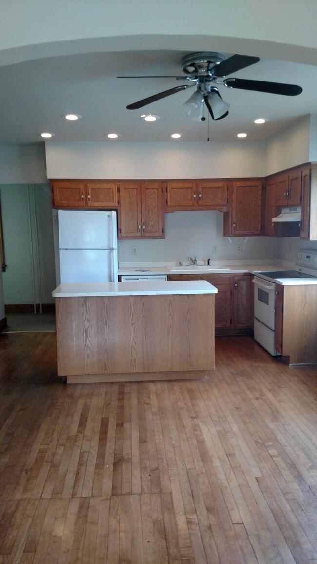 N70W5528 Bridge Rd, Unit Lower in Cedarburg, WI - Foto de edificio - Building Photo