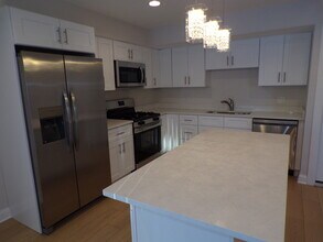 736 Eletson Dr in Crystal Lake, IL - Building Photo - Building Photo