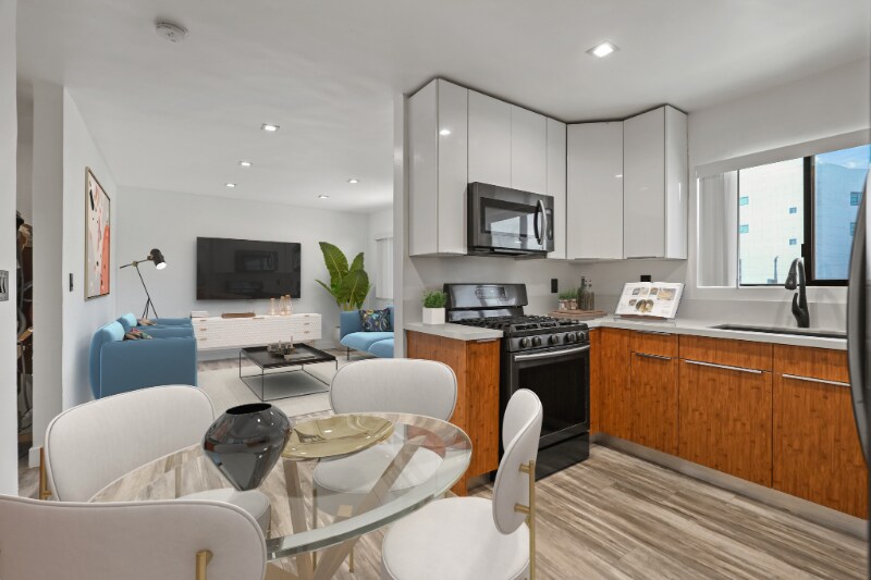 830 Bartlett St in Los Angeles, CA - Building Photo