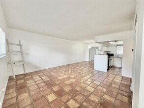 14901 SW 4th St in Pembroke Pines, FL - Foto de edificio - Building Photo