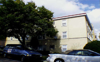 2740 W Rosemont Ave in Chicago, IL - Building Photo