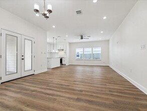 915 E 37th St in Houston, TX - Building Photo - Building Photo