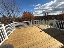 326 Fish Rd in Tiverton, RI - Building Photo