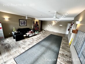 2592 Pillette Rd in Windsor, ON - Building Photo - Building Photo