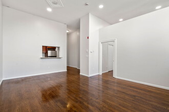 350 W 4th St, Unit 207 in Boston, MA - Building Photo - Building Photo