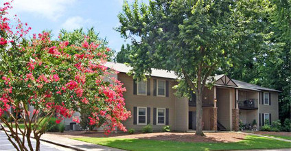 The Woodlands Apartments in Florence, AL - Building Photo - Building Photo