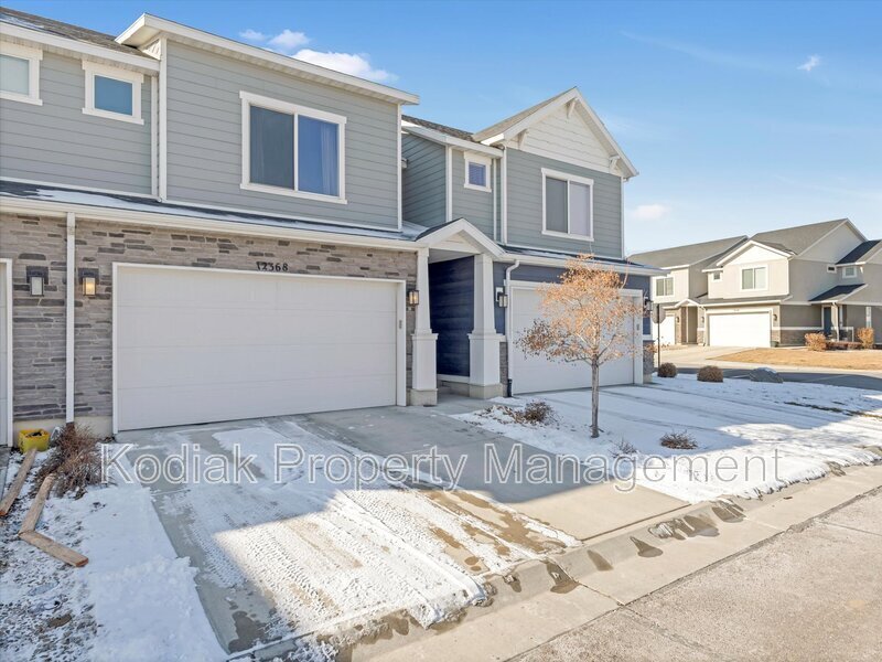 12368 S Andante Dr in Herriman, UT - Building Photo