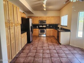 860 N Madrid Ln in Chandler, AZ - Foto de edificio - Building Photo