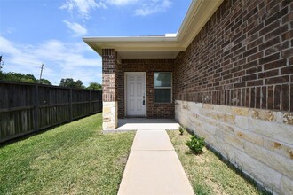 2446 Heritage Ct in Missouri City, TX - Building Photo - Building Photo