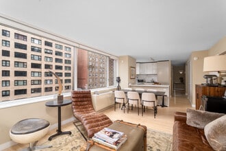 322 W 57th St in New York, NY - Building Photo - Building Photo