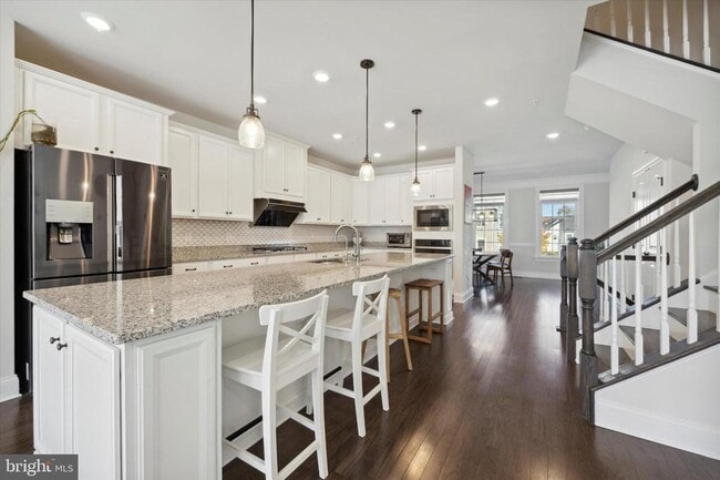 property at 831 Stonecliffe Rd