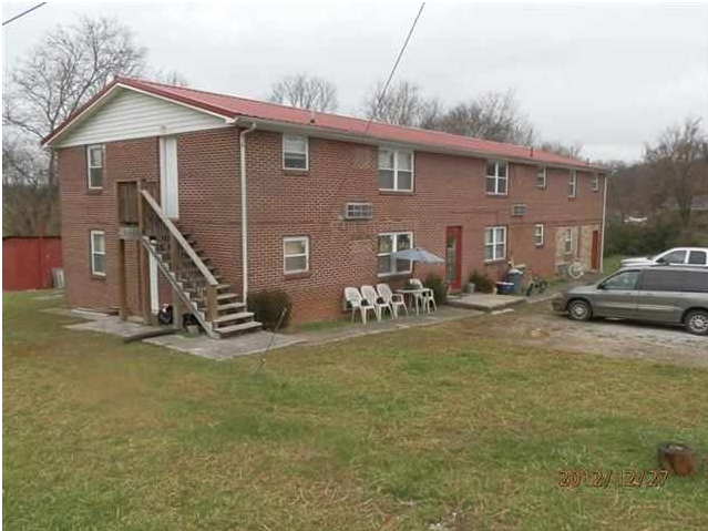 305 Boone St in Strawberry Plains, TN - Foto de edificio