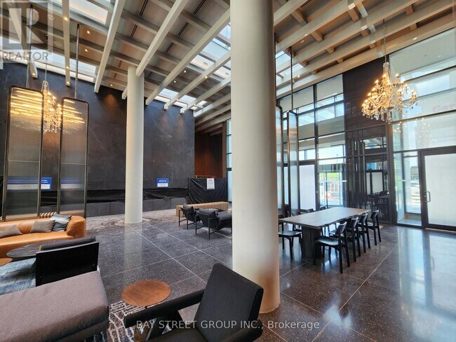 8 Interchange Wy in Vaughan, ON - Building Photo - Building Photo