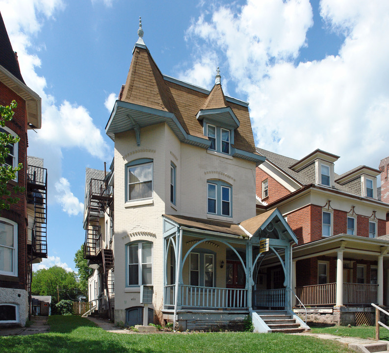 922 W Main St in Norristown, PA - Building Photo